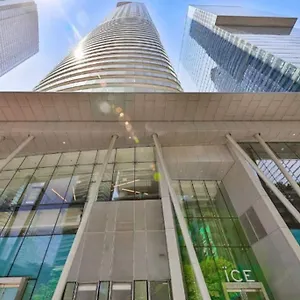 Entire 1 Bedroom + Den Downtown Apartment Toronto