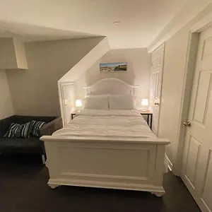 Lovely Junior 1 Bedroom Basement Apartment Toronto