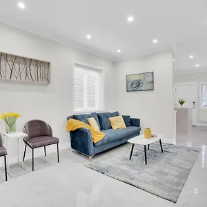 Family-friendly, 3 Bed House - Private Backyard-central Location Holiday home Vancouver